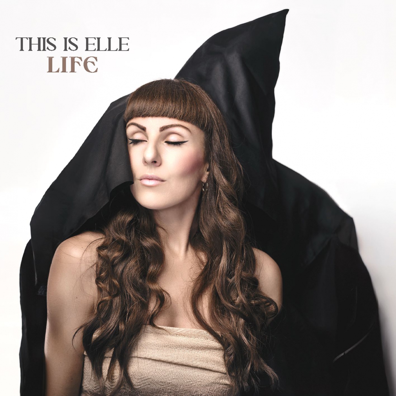 This is EllE - Il nuovo brano “LIFE”